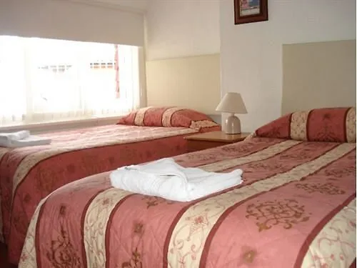בורנמות' Tiien Boutique Hotel 2*,