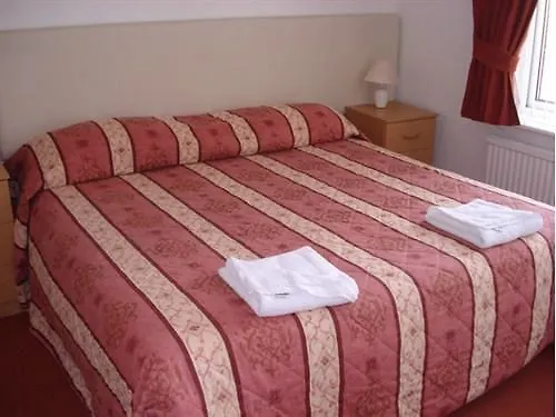 בורנמות' Tiien Boutique Hotel